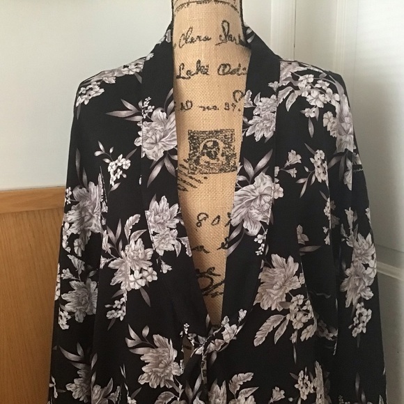 Spiritual Gangster Maya Black Floral Kimono - Picture 4 of 11